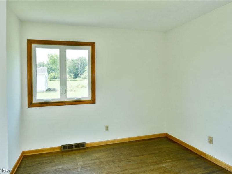 1393 Sunnyfield Avenue NW, Warren, OH 44481 Photo 20