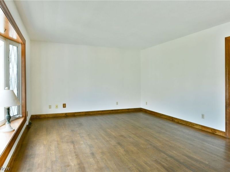 1393 Sunnyfield Avenue NW, Warren, OH 44481 Photo 4