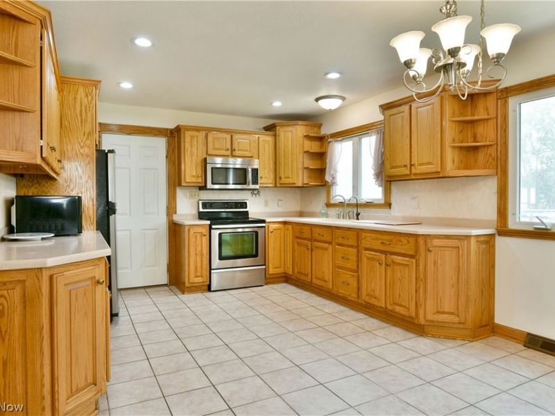 1393 Sunnyfield Avenue NW, Warren, OH 44481 Photo 8