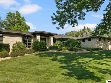 6550 Pinecrest Drive, Lincoln, NE 68516