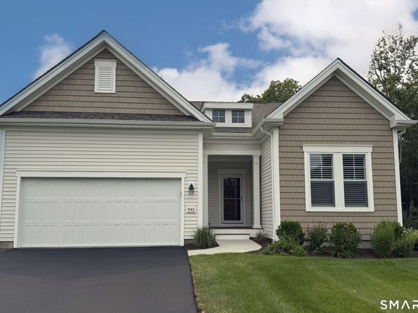 941 Mackenzie, Unit 941, Oxford, CT 06478
