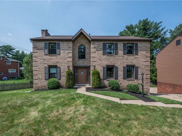 5 Windsor Ct , Pittsburgh, PA 15220