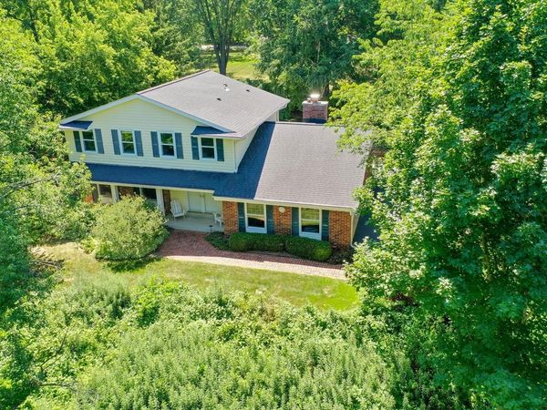 W264S7300 Kings Peak COURT, Waukesha, WI 53189