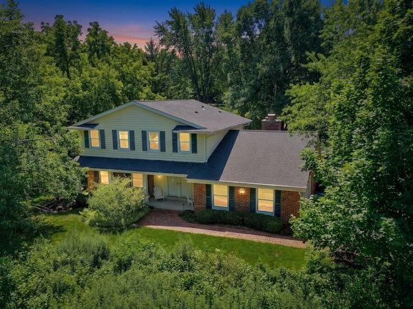 W264S7300 Kings Peak COURT, Waukesha, WI 53189