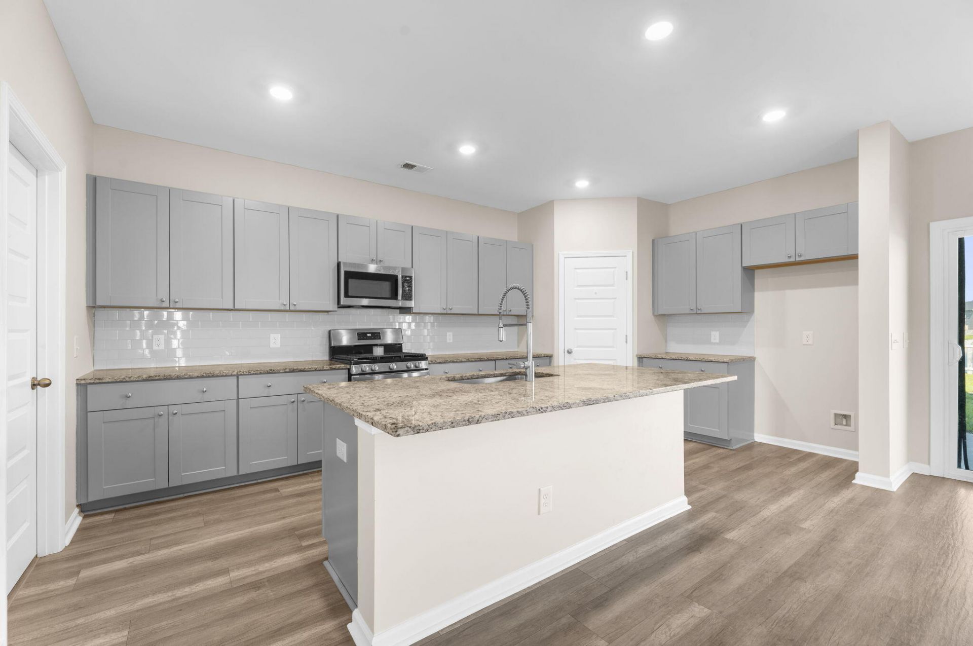 570 Spanish Wells Road Photo 11