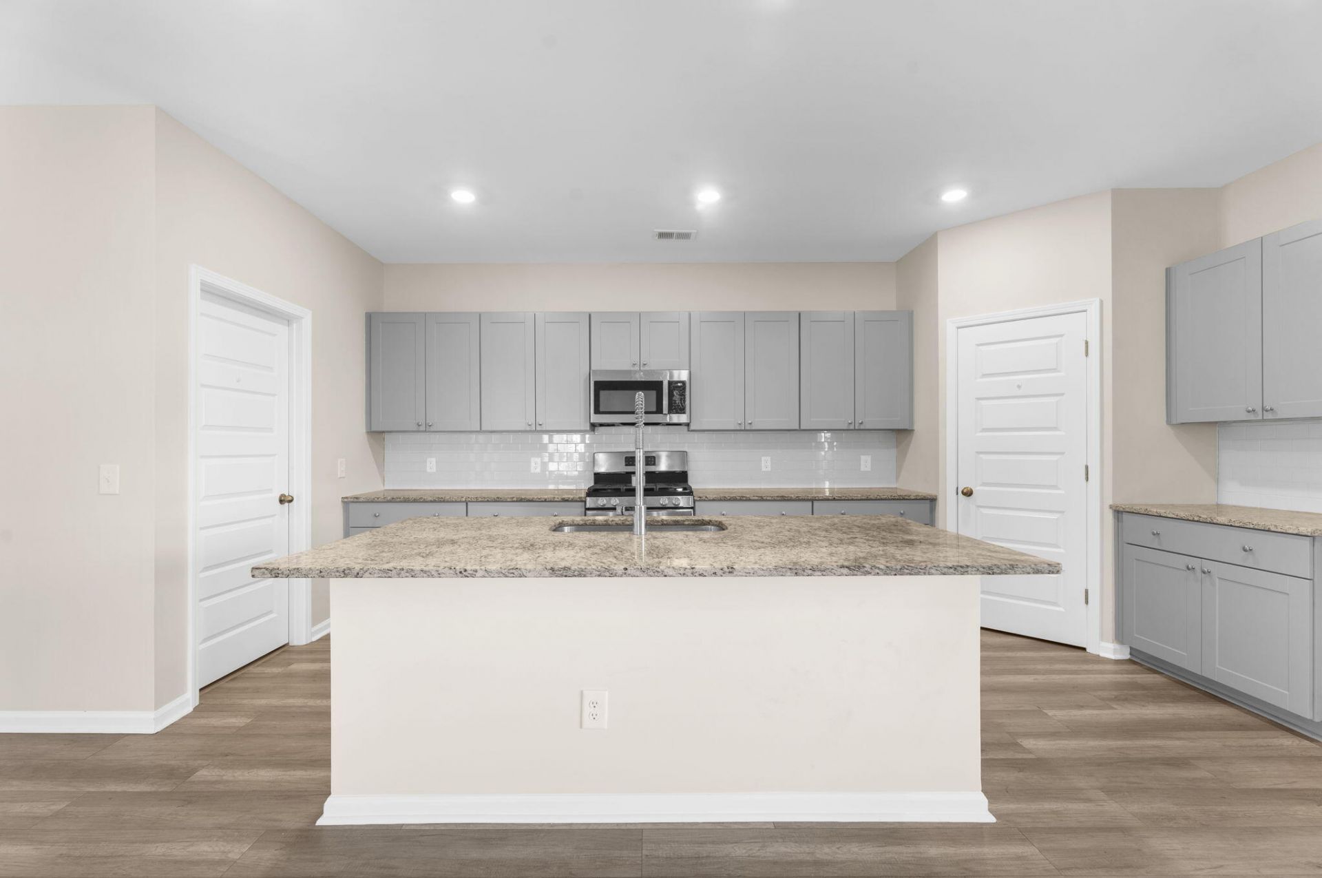 570 Spanish Wells Road Photo 12