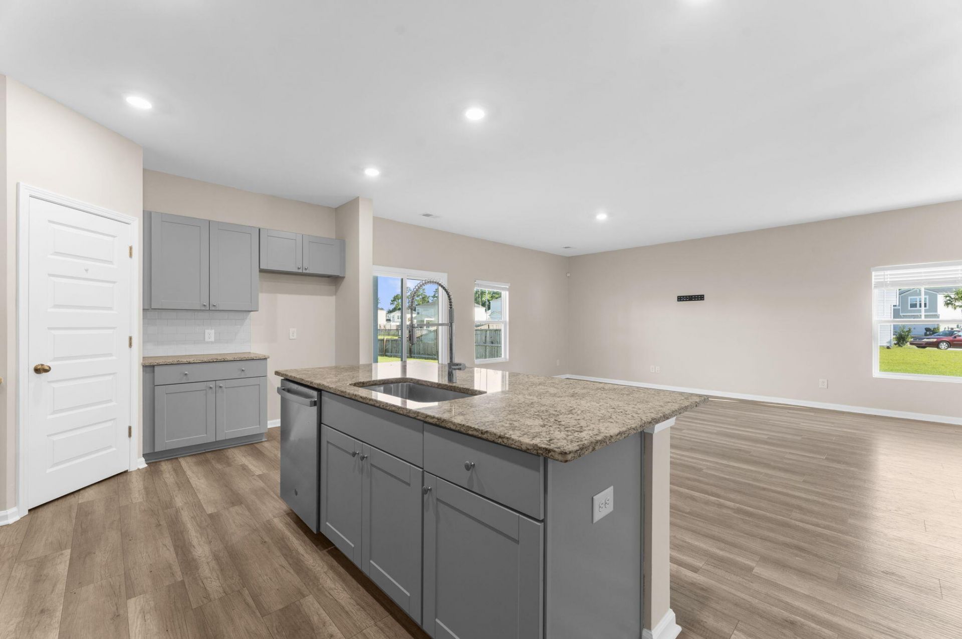 570 Spanish Wells Road Photo 15