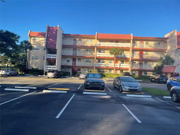 1025 COUNTRY CLUB Drive, Unit 302, Margate, FL 33063