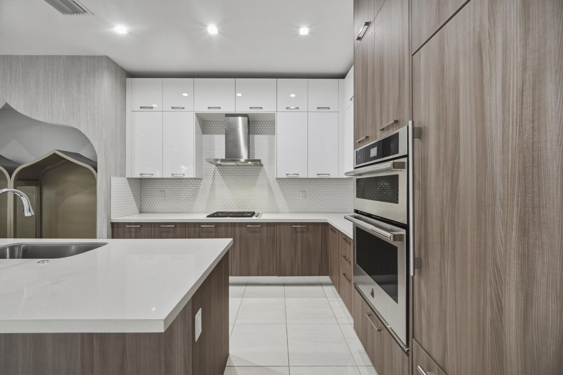 8272 NW 44th Terrace, Doral, FL 33166 Photo