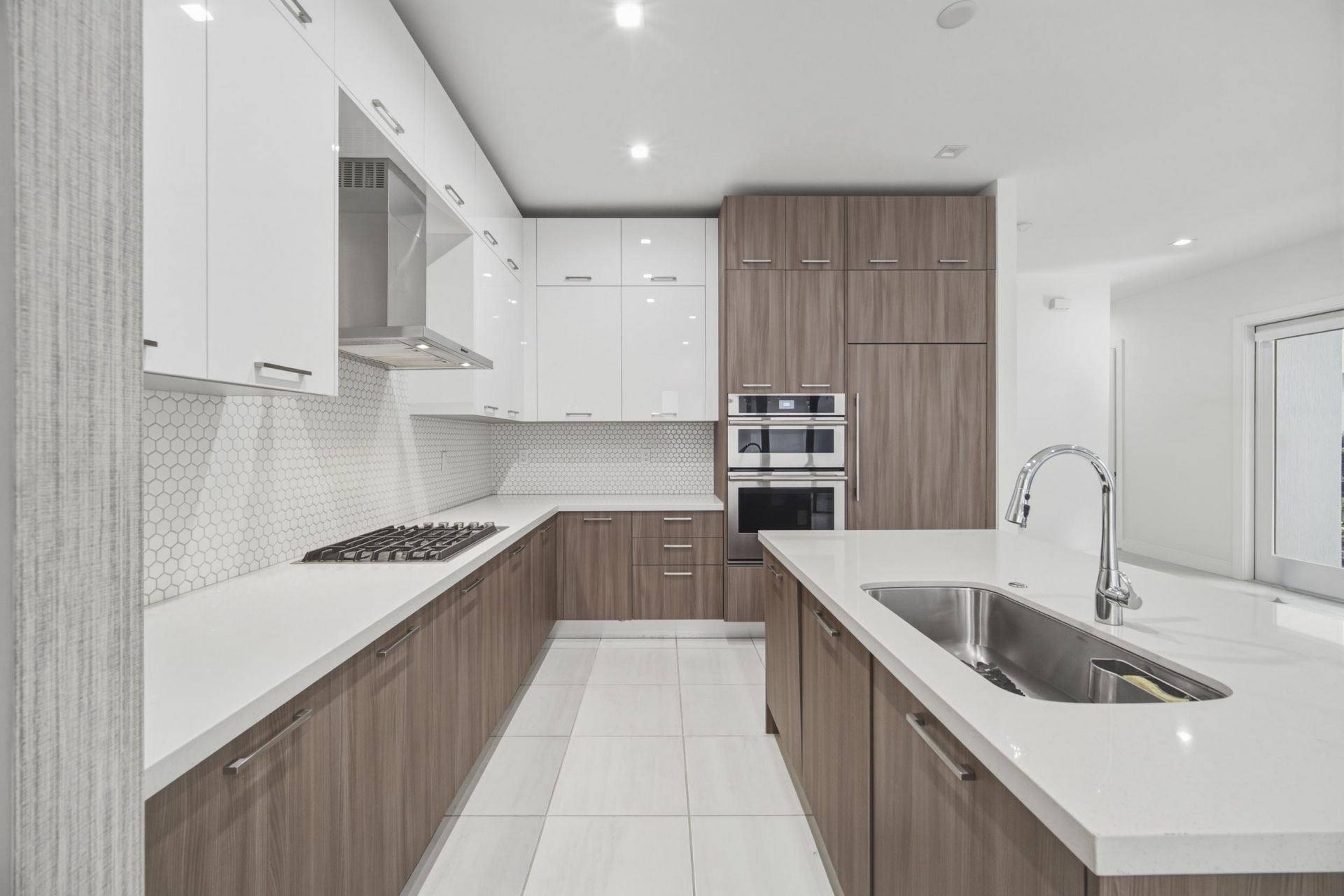 8272 NW 44th Terrace, Doral, FL 33166 Photo