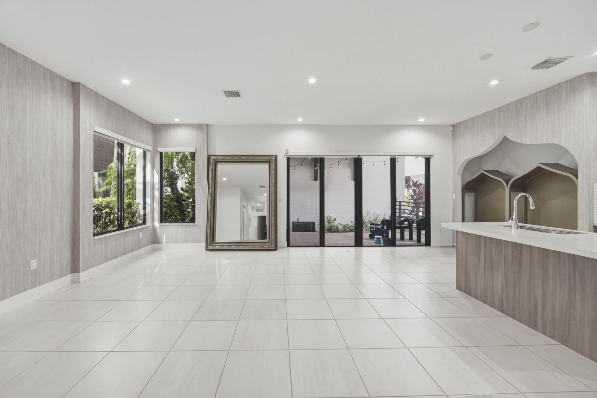 8272 NW 44th Terrace, Doral, FL 33166 Photo