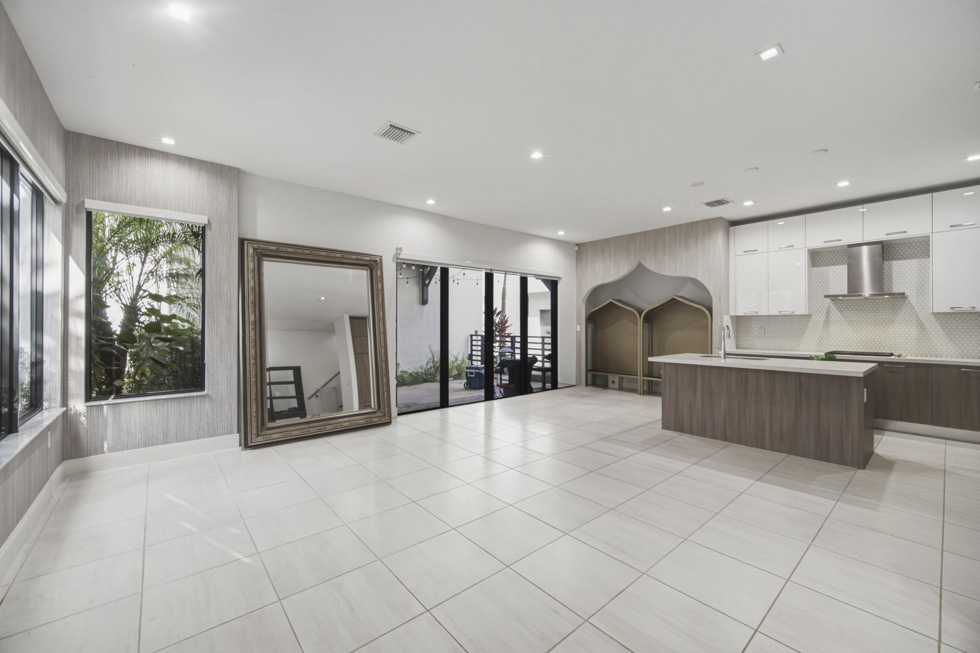 8272 NW 44th Terrace, Doral, FL 33166 Photo