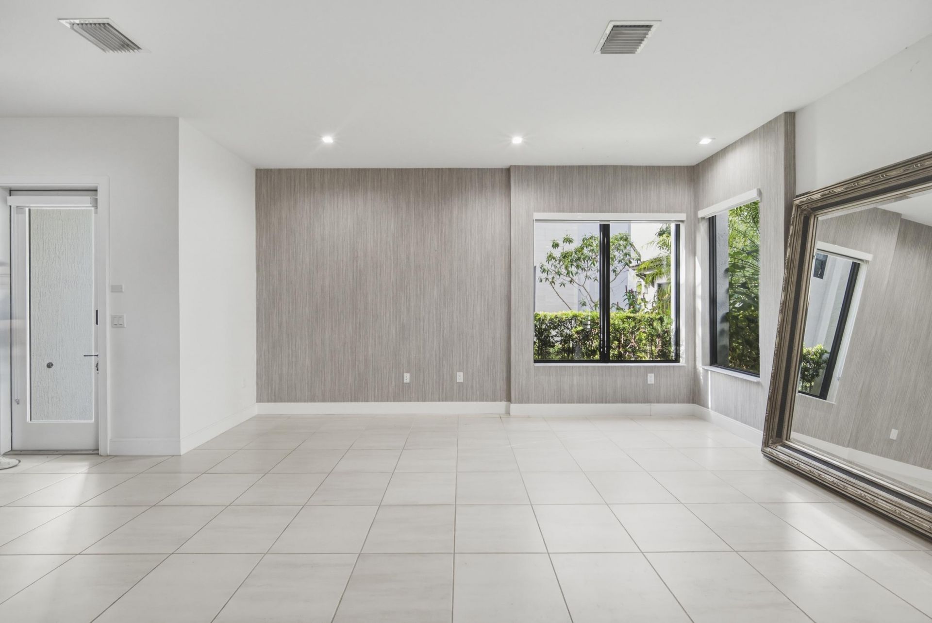 8272 NW 44th Terrace, Doral, FL 33166 Photo