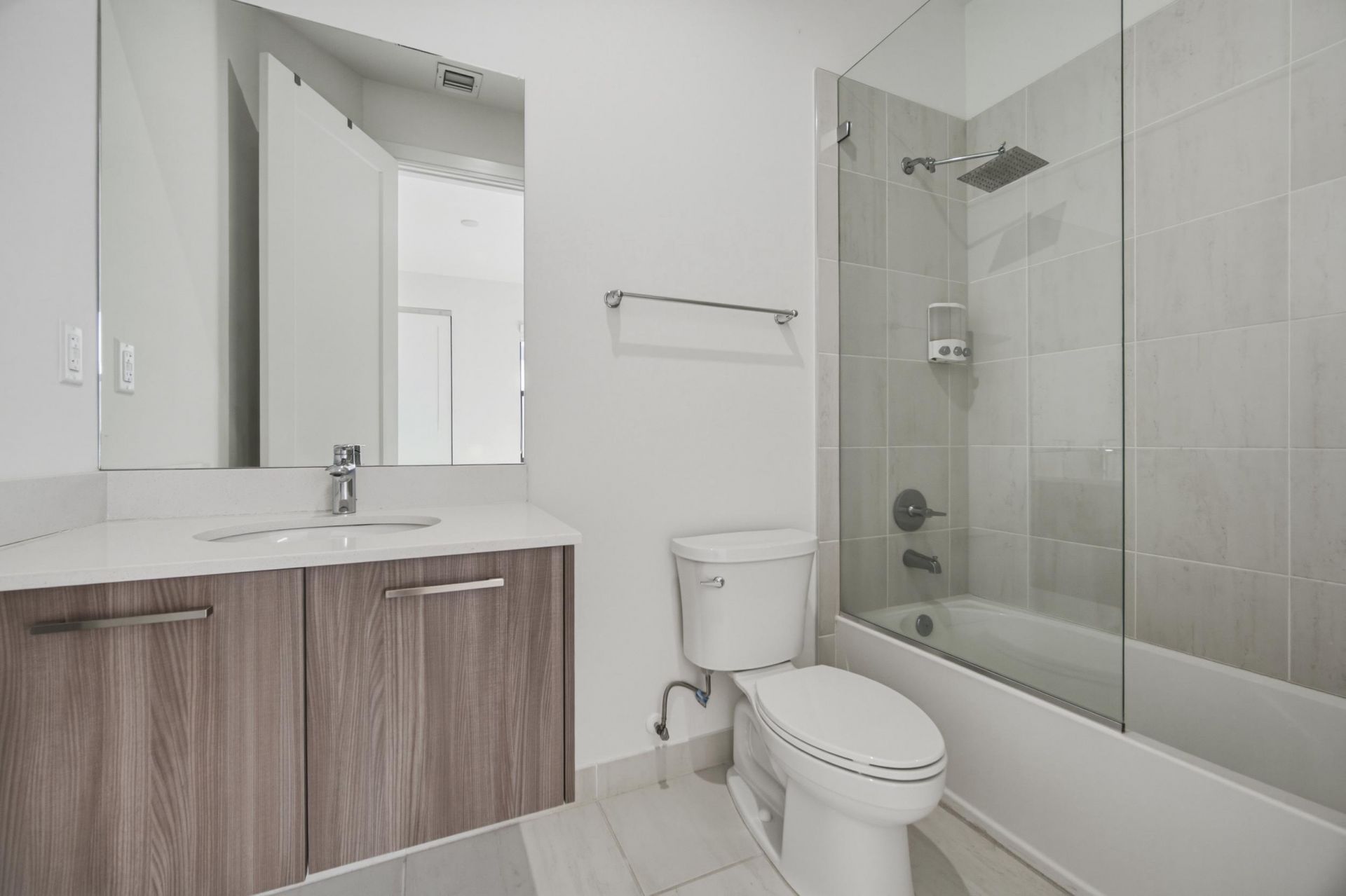 8272 NW 44th Terrace, Doral, FL 33166 Photo