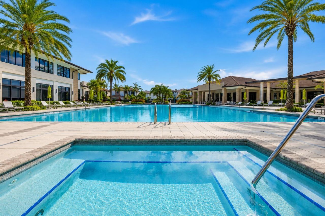8272 NW 44th Terrace, Doral, FL 33166 Photo