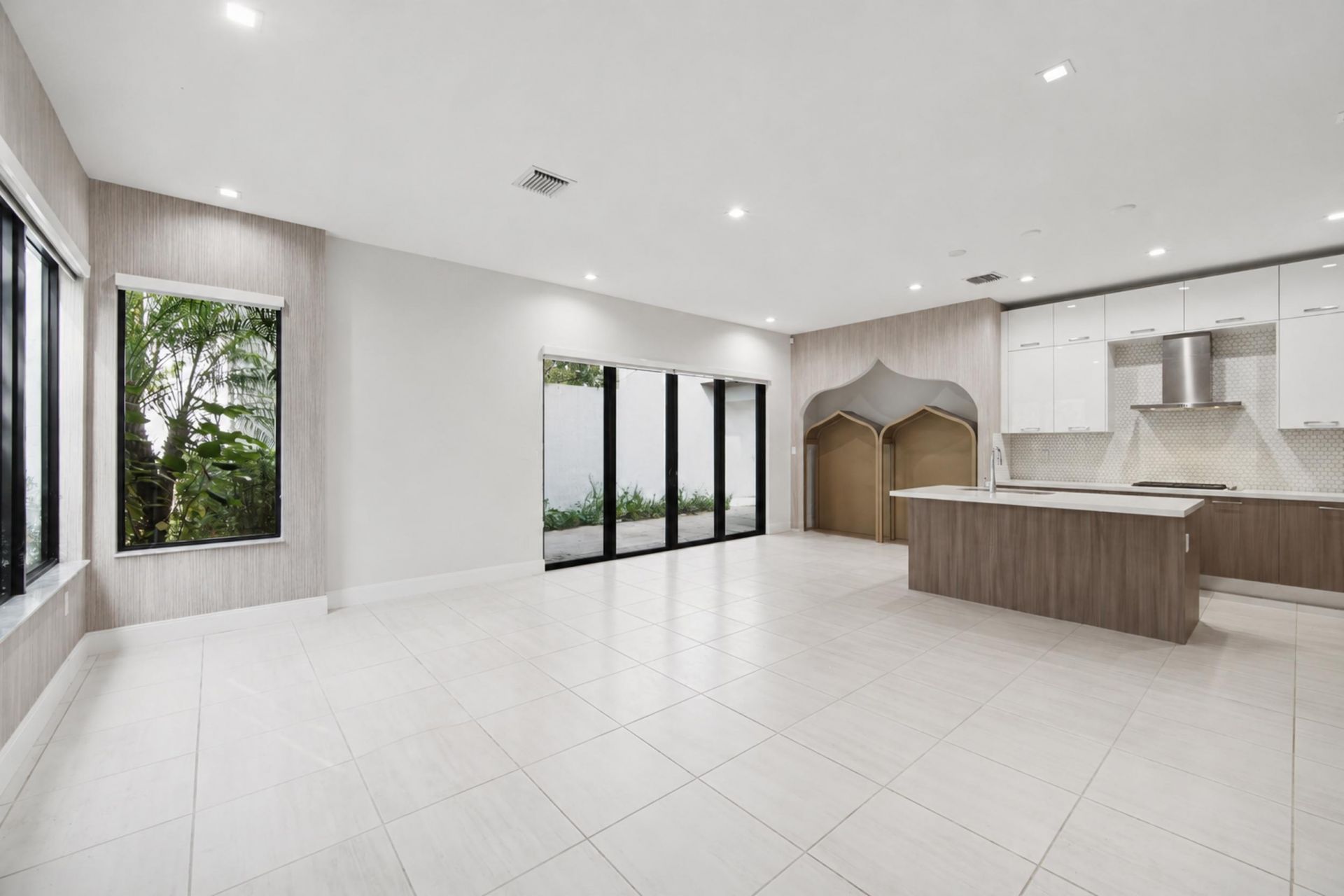 8272 NW 44th Terrace, Doral, FL 33166 Photo
