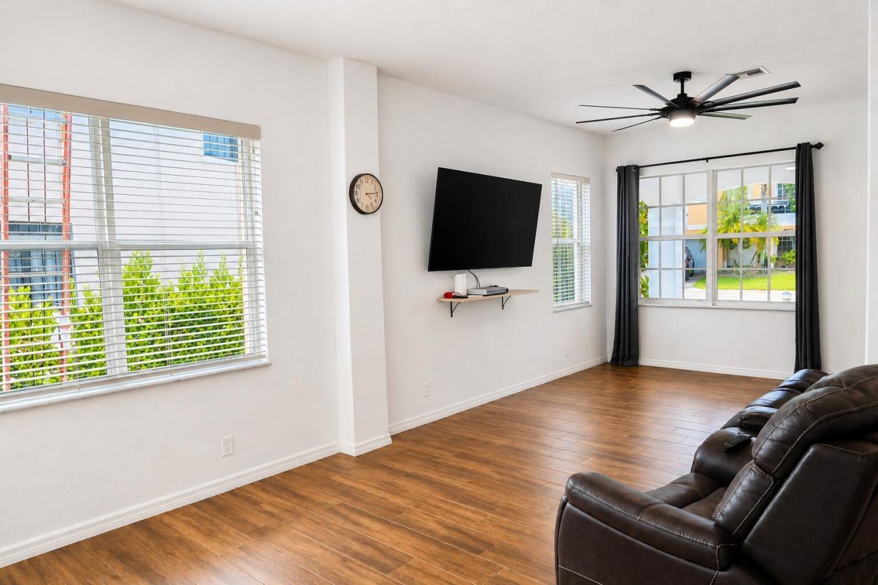 609 SW 167th Way, Pembroke Pines, FL 33027 Photo