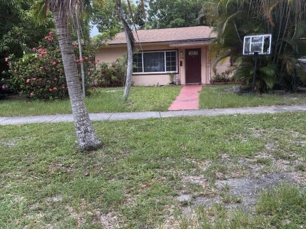 15100 NE 13th Avenue, North Miami Beach, FL 33162