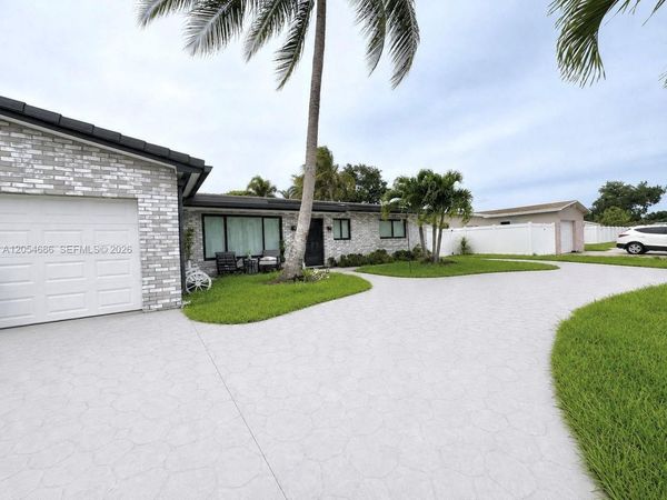 8641 NW 19th St , Pembroke Pines, FL 33024