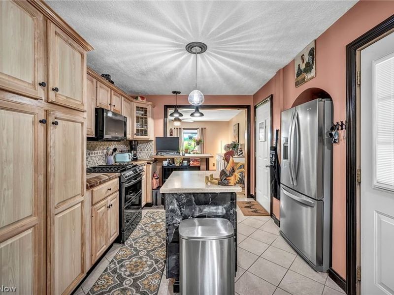 323 E Beech Street , Alliance, OH 44601 Photo 5