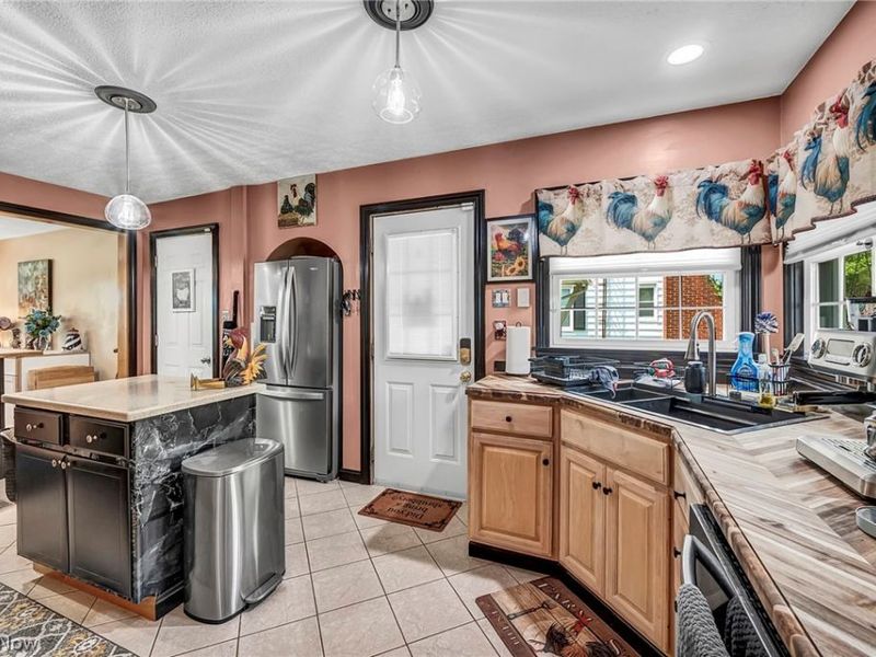 323 E Beech Street , Alliance, OH 44601 Photo 6