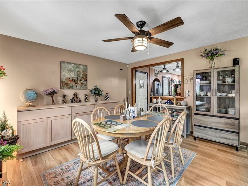 323 E Beech Street , Alliance, OH 44601 Photo 8