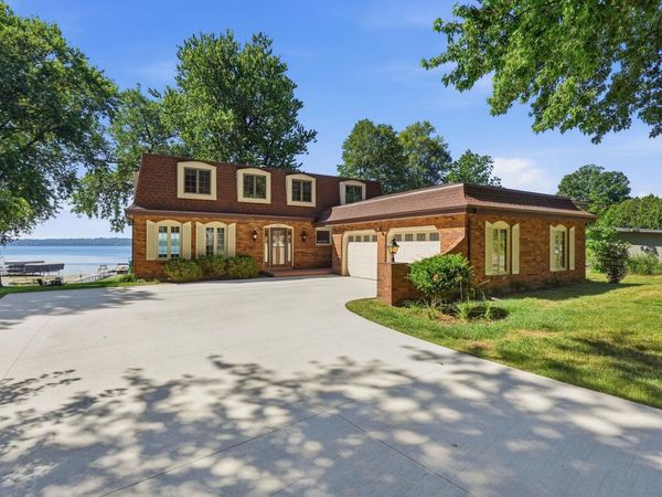 3017 Dianne Drive, Middleton, WI 53562