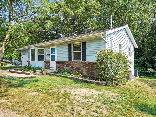 1726 6th Street NW, Grand Rapids, MI 49504