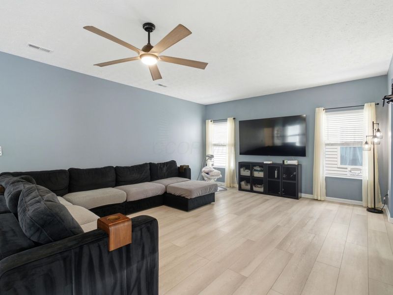 1529 Lewes Castle Drive, Grove City, OH 43123 Photo 9