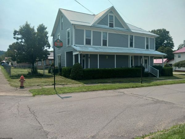 49 W Lincoln Street, Buckhannon, WV 26201