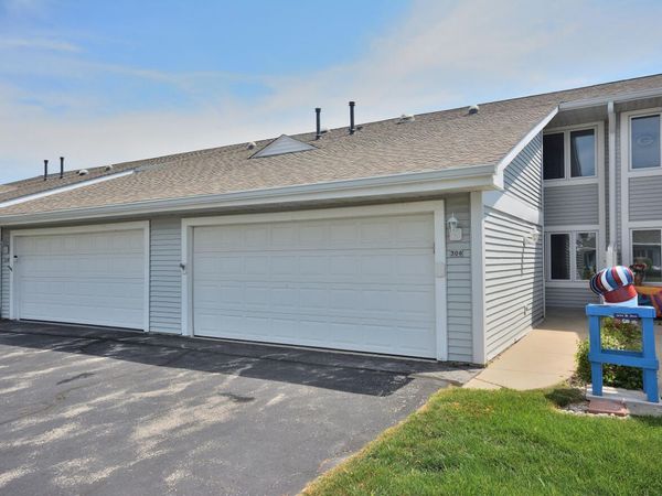 306 Hartford Sq, Unit 3, Hartford, WI 53027