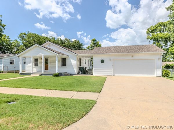 1322 W Quarles Street , Claremore, OK 74017