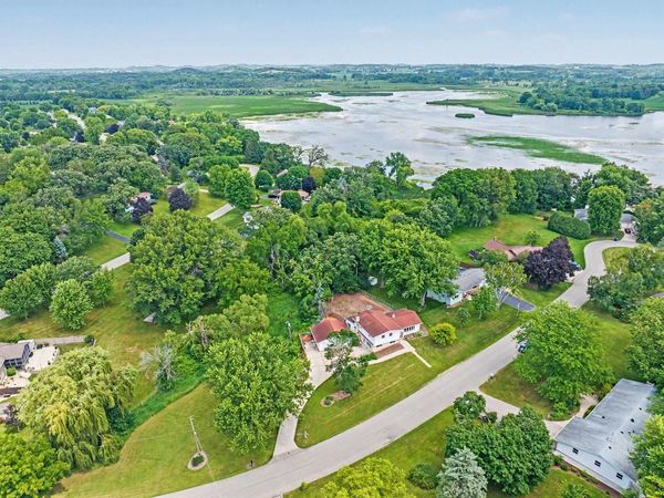 1734 OAKVIEW Drive, Stoughton, WI 53589