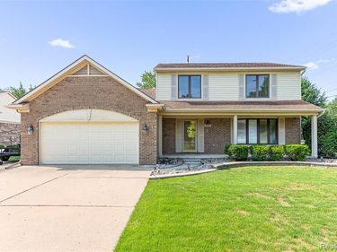22333 Crestwood Street, Woodhaven, MI 48183