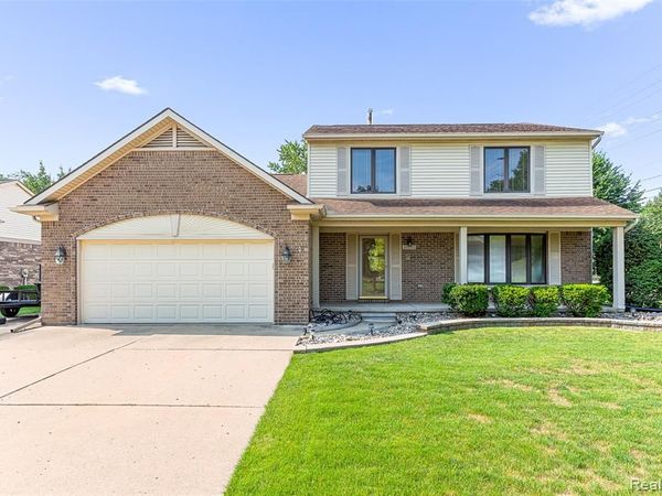 22333 Crestwood Street, Woodhaven, MI 48183