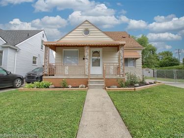 2210 University Avenue, Lincoln Park, MI 48146