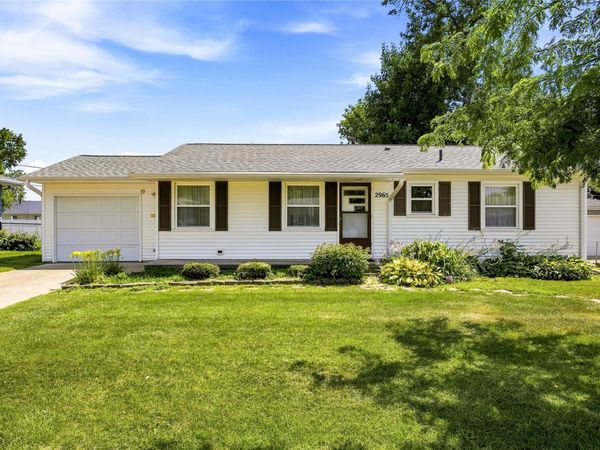 2965 15th Avenue , Marion, IA 52302