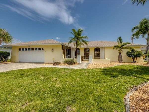 715 SE 33rd TER , CAPE CORAL, FL 33904