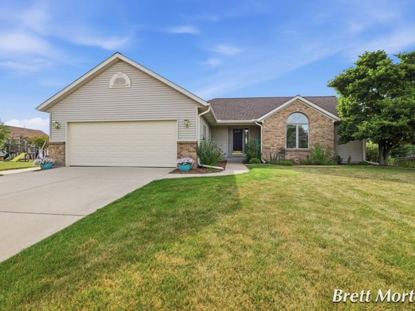 7734 Park Ridge Drive SW, Jenison, MI 49428