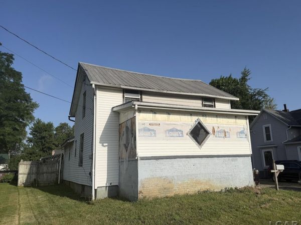 758 Caton , Adrian, MI 49221