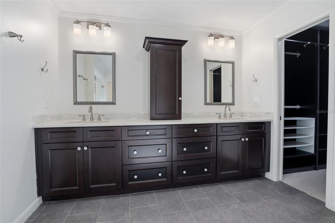 15908 Hampton Village Drive , Tampa, FL 33618 Photo