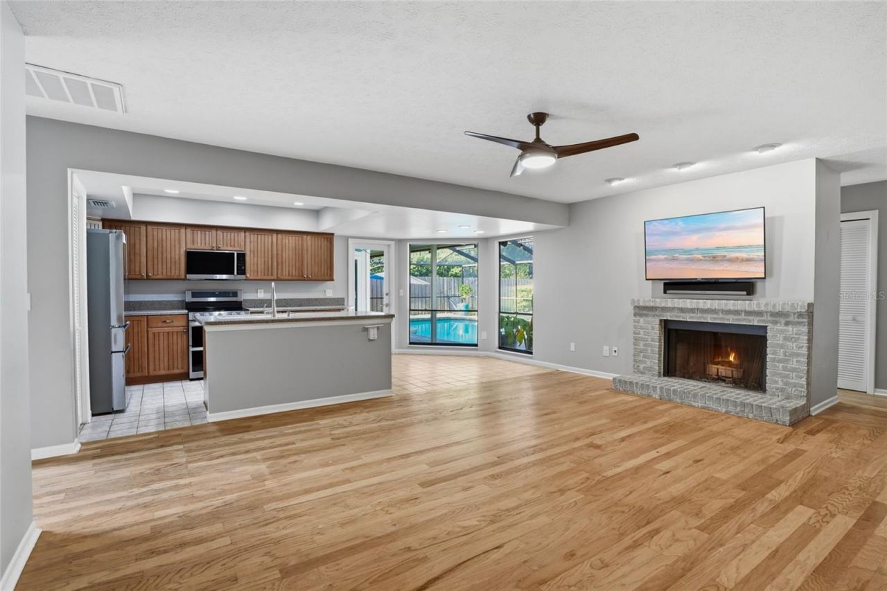 15908 Hampton Village Drive , Tampa, FL 33618 Photo