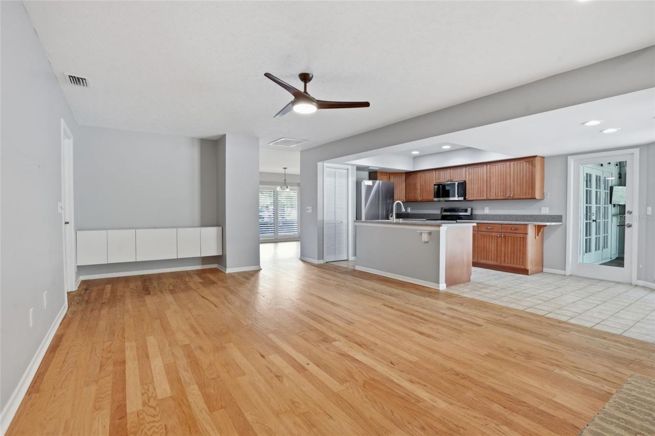 15908 Hampton Village Drive , Tampa, FL 33618 Photo