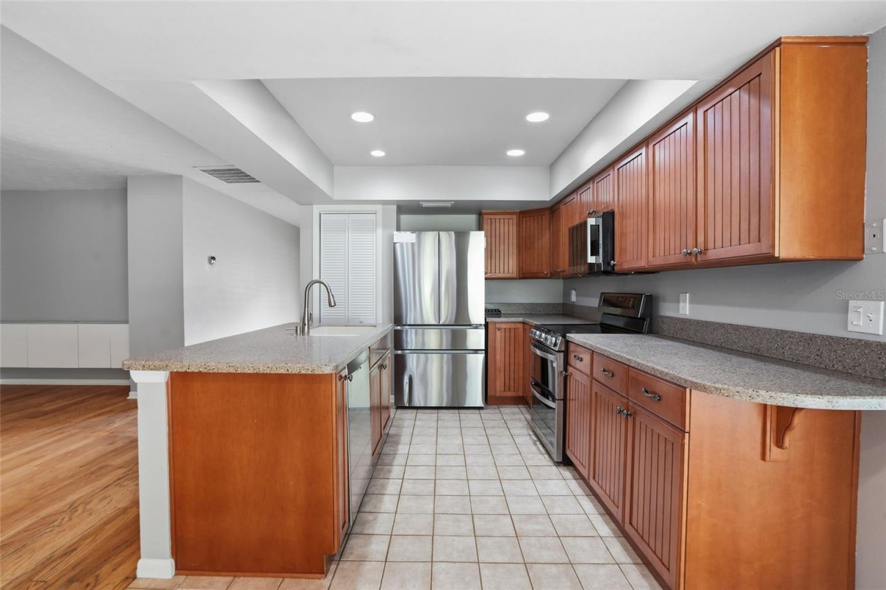 15908 Hampton Village Drive , Tampa, FL 33618 Photo