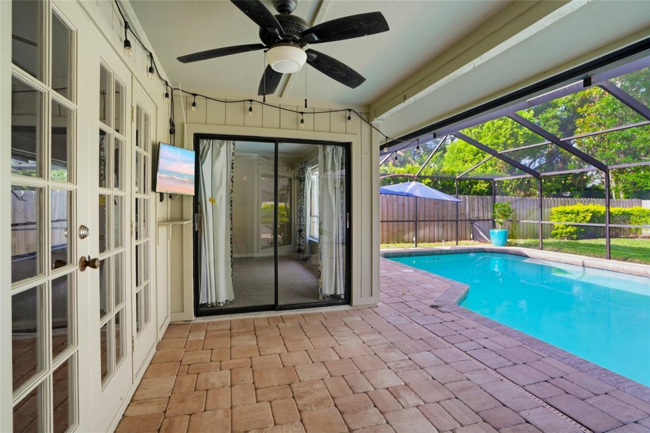 15908 Hampton Village Drive , Tampa, FL 33618 Photo