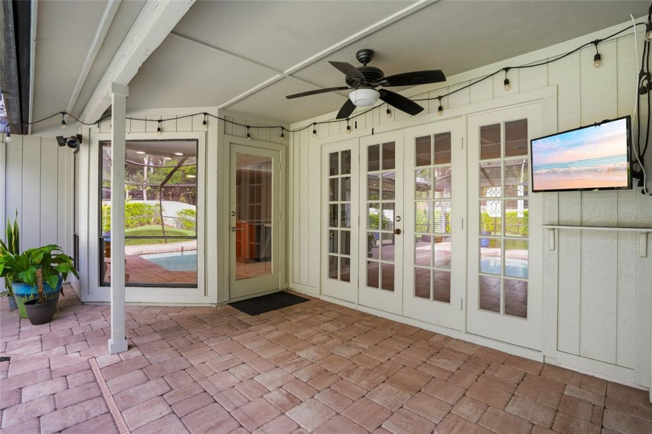 15908 Hampton Village Drive , Tampa, FL 33618 Photo
