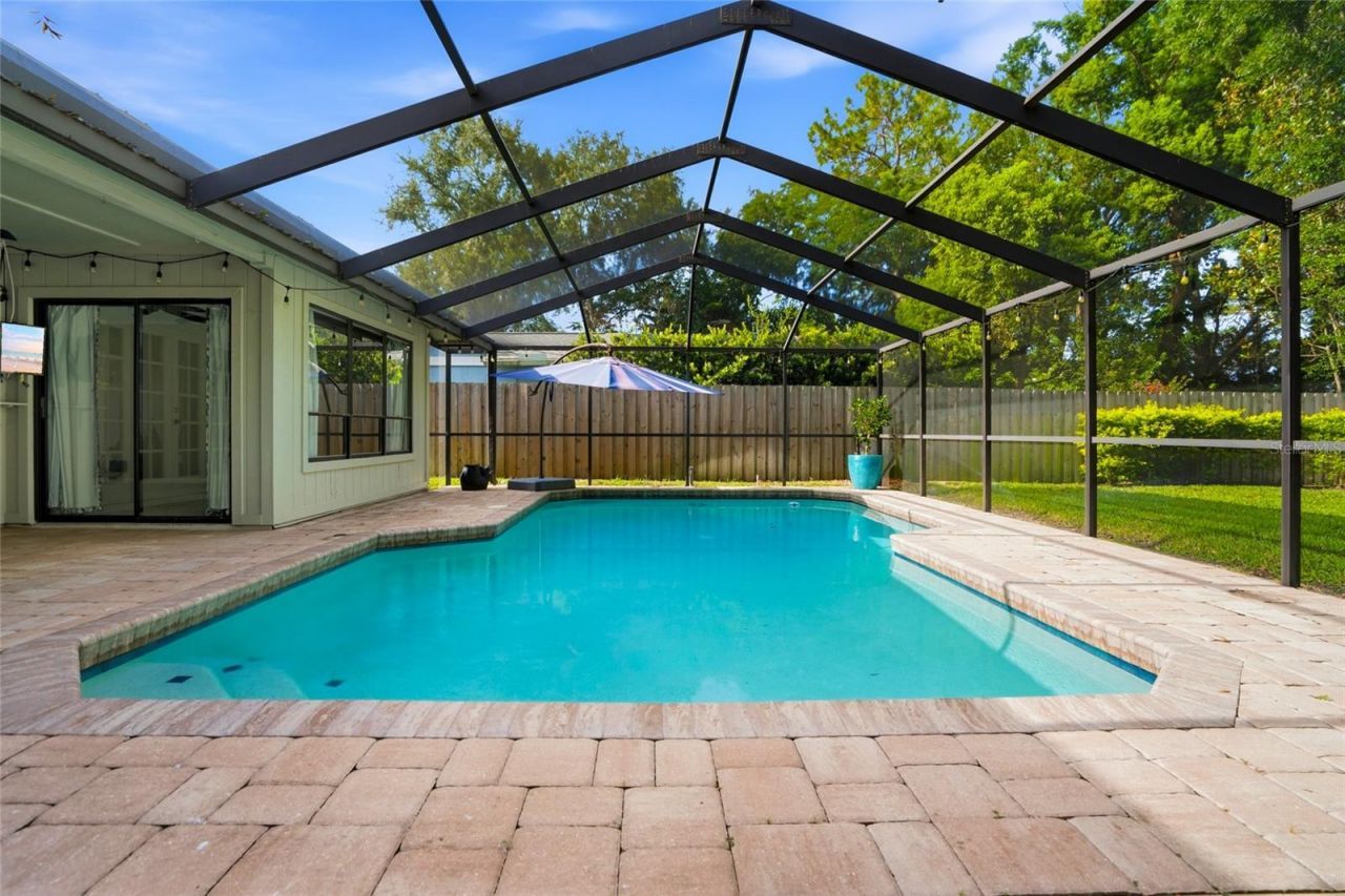 15908 Hampton Village Drive , Tampa, FL 33618 Photo