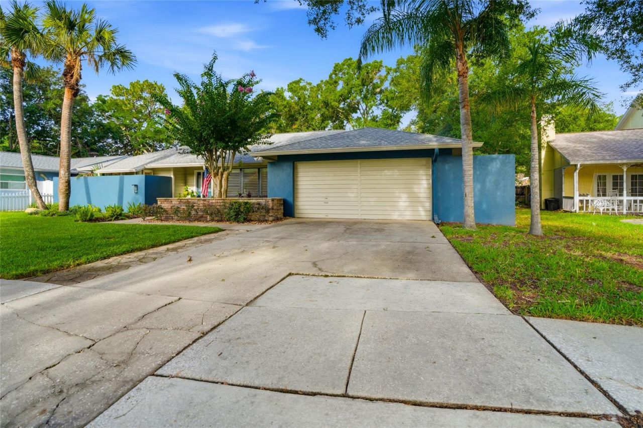 15908 Hampton Village Drive , Tampa, FL 33618 Photo