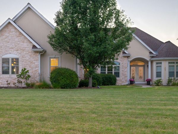 363 Sunshine Dr, Hartland, WI 53029
