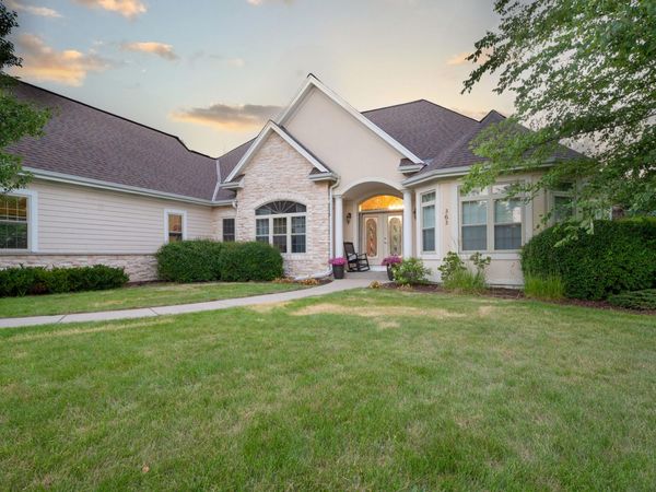 363 Sunshine Dr, Hartland, WI 53029